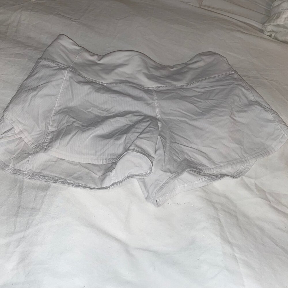 Lululemon Speed Up Shorts ORIGINAL size 6 2.5 inseam white